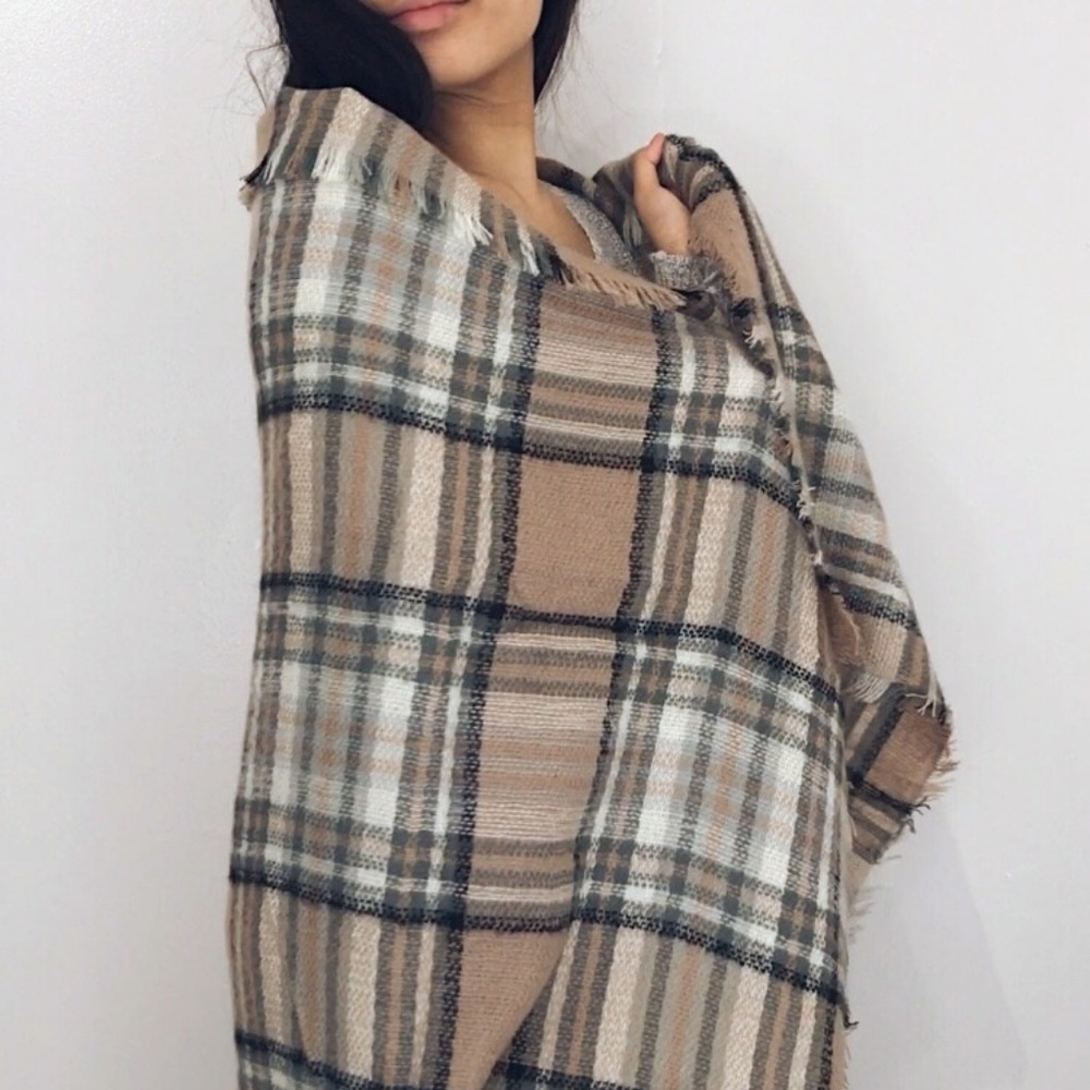 ๐ Juneau - Beige Plaid Blanket Scarf - Picture 7 of 7